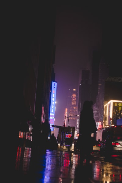 车辆在路上nightime
